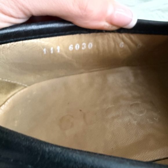 Gucci Black Leather Playform Sole Loafers with Gold Accent - Picture 5 of 8